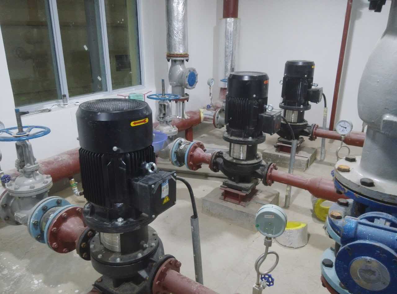 施工現(xiàn)場(chǎng)一角 施工現(xiàn)場(chǎng)一角